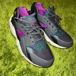 Women’s Nike Air Huaraches